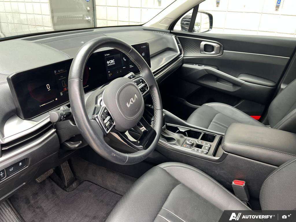 2025 Kia Sorento — photo 13 of 25