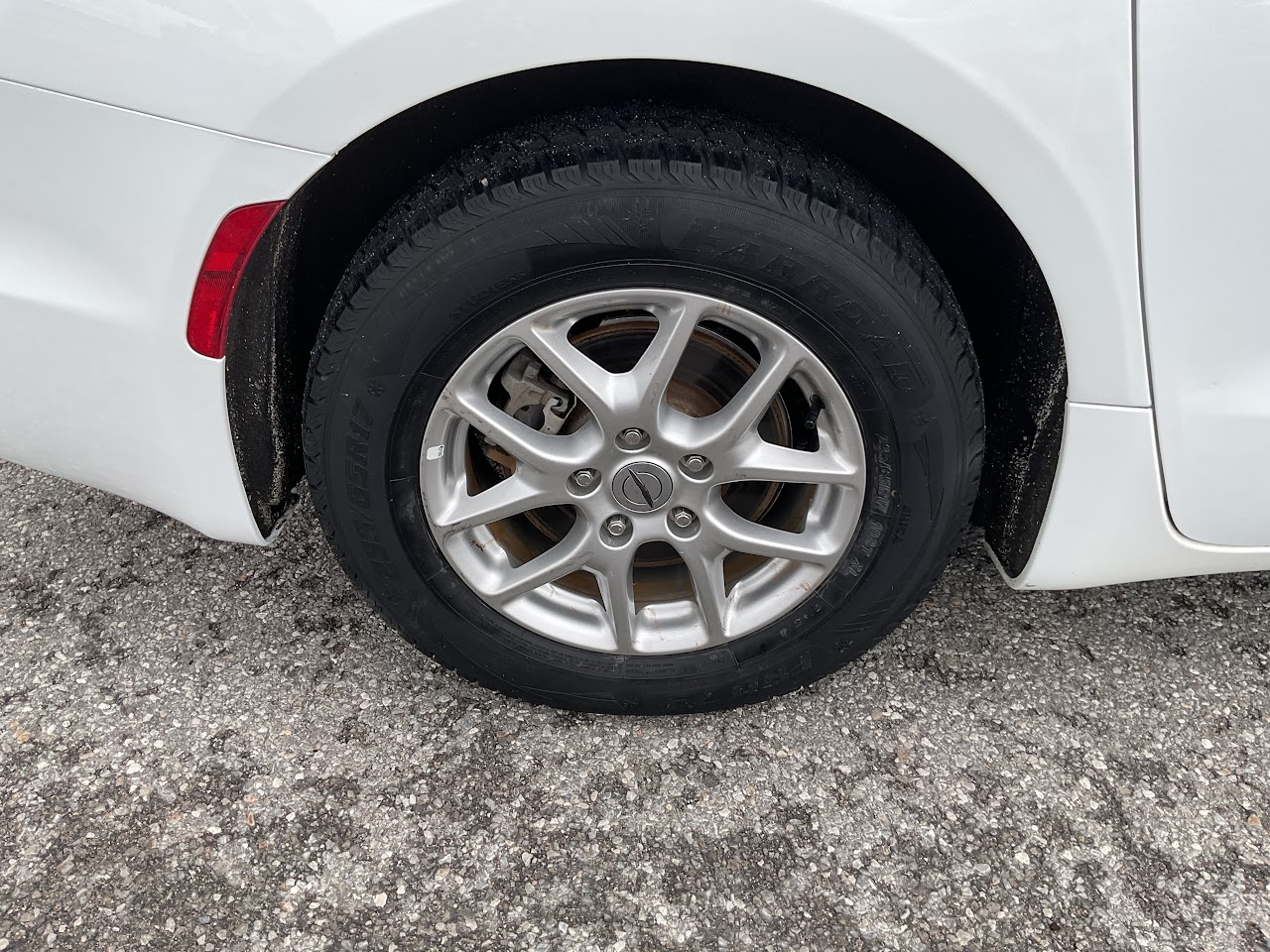 2024 Chrysler Pacifica — photo 18 of 35
