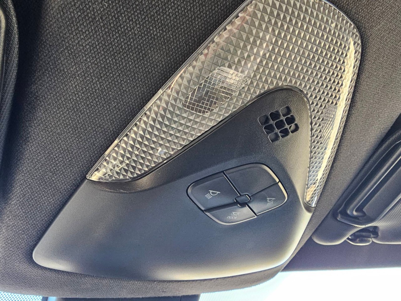 2021 Toyota C-HR — photo 14 of 22