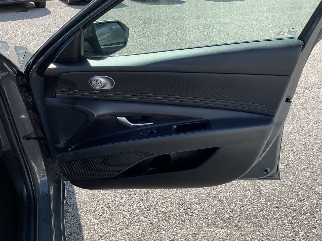 2026 Hyundai Elantra — photo 31 of 34