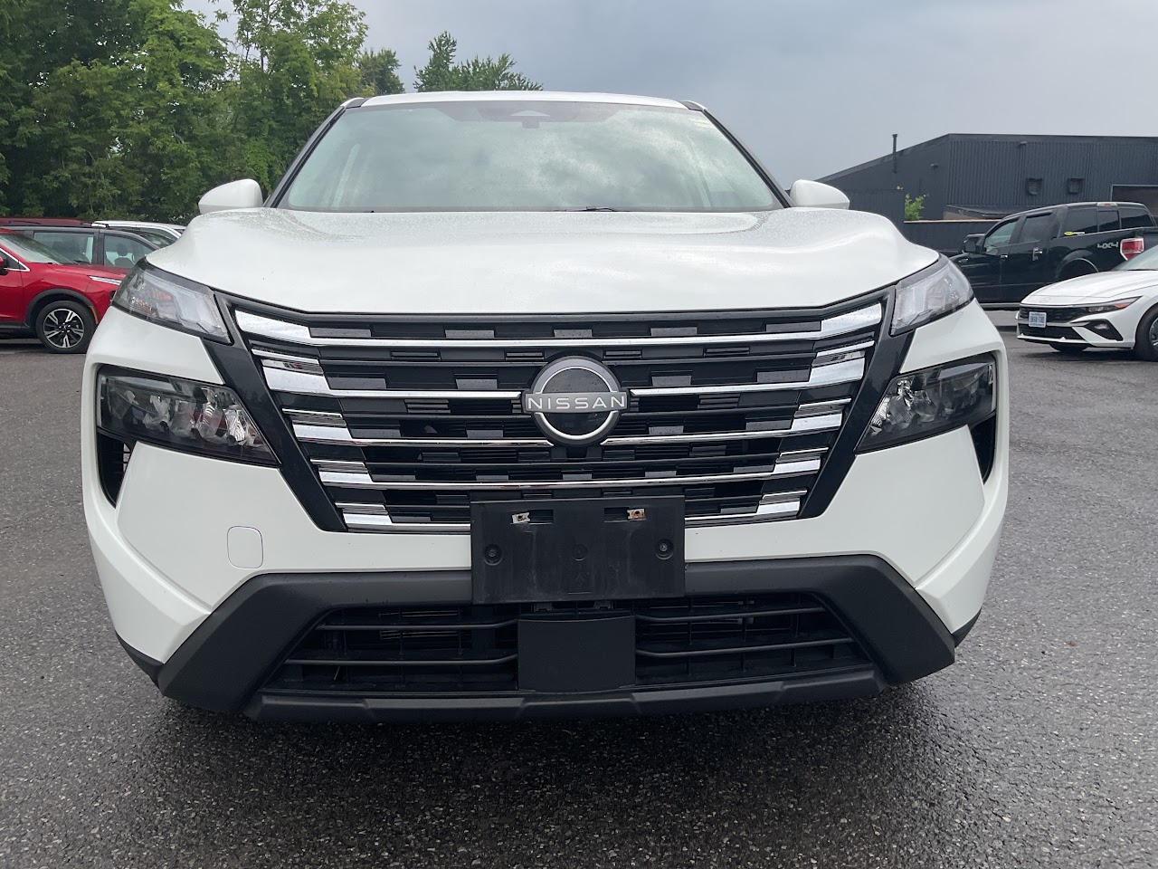 2025 Nissan Rogue — photo 18 of 34