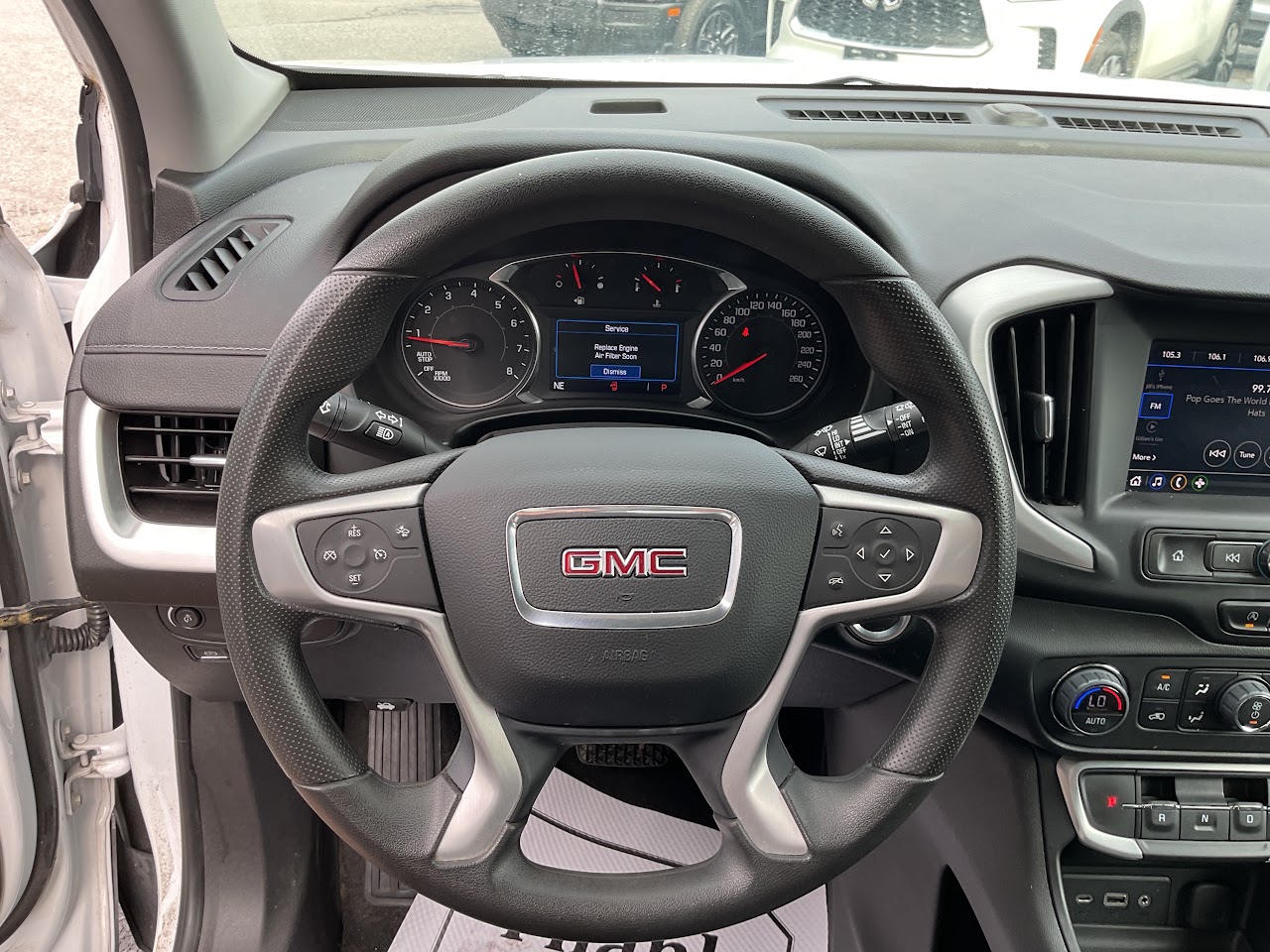 2022 GMC Terrain — photo 30 of 34