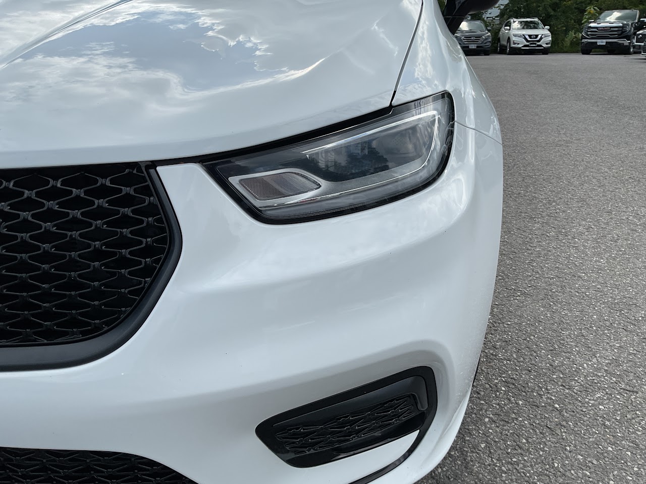 2025 Chrysler Pacifica — photo 15 of 34