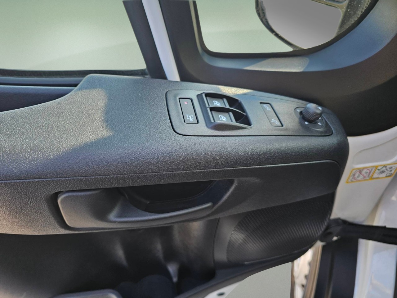 2025 Ram ProMaster Cargo Van — photo 13 of 17