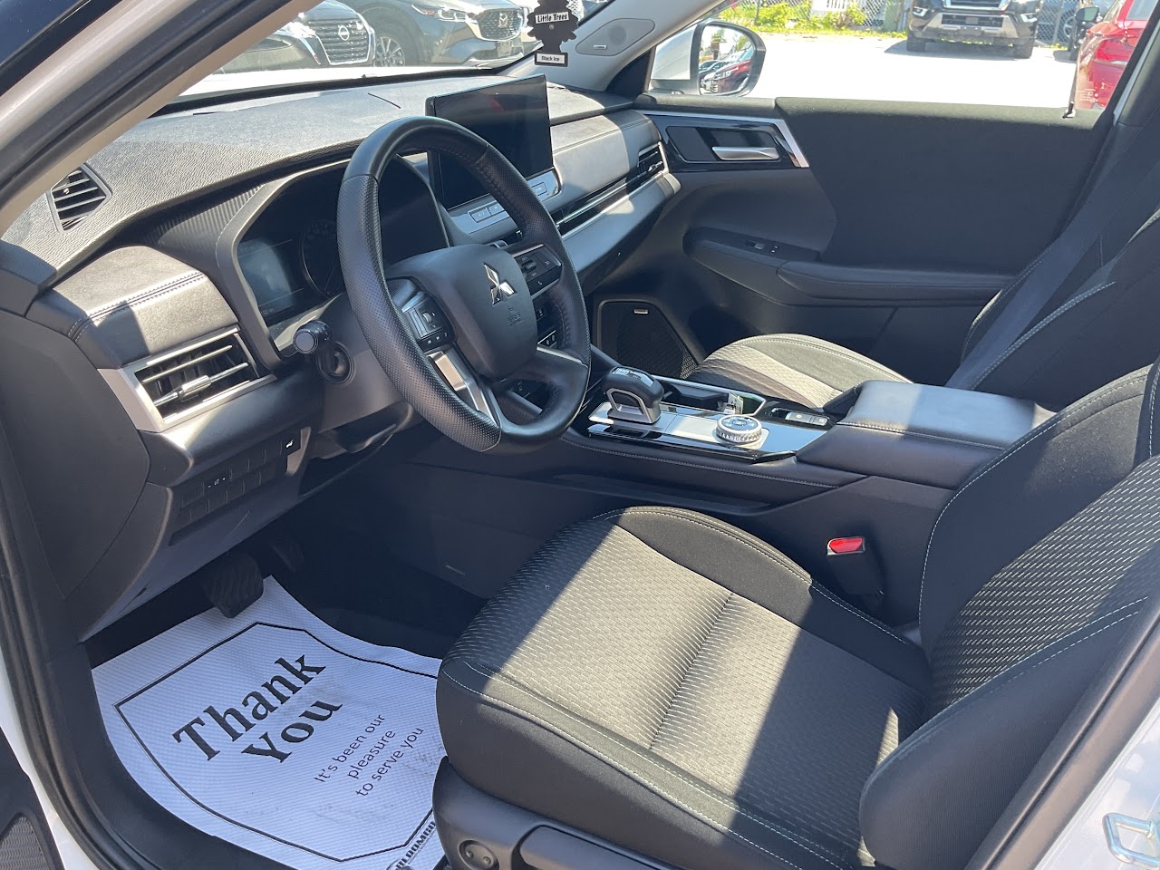 2025 Mitsubishi Outlander — photo 20 of 32