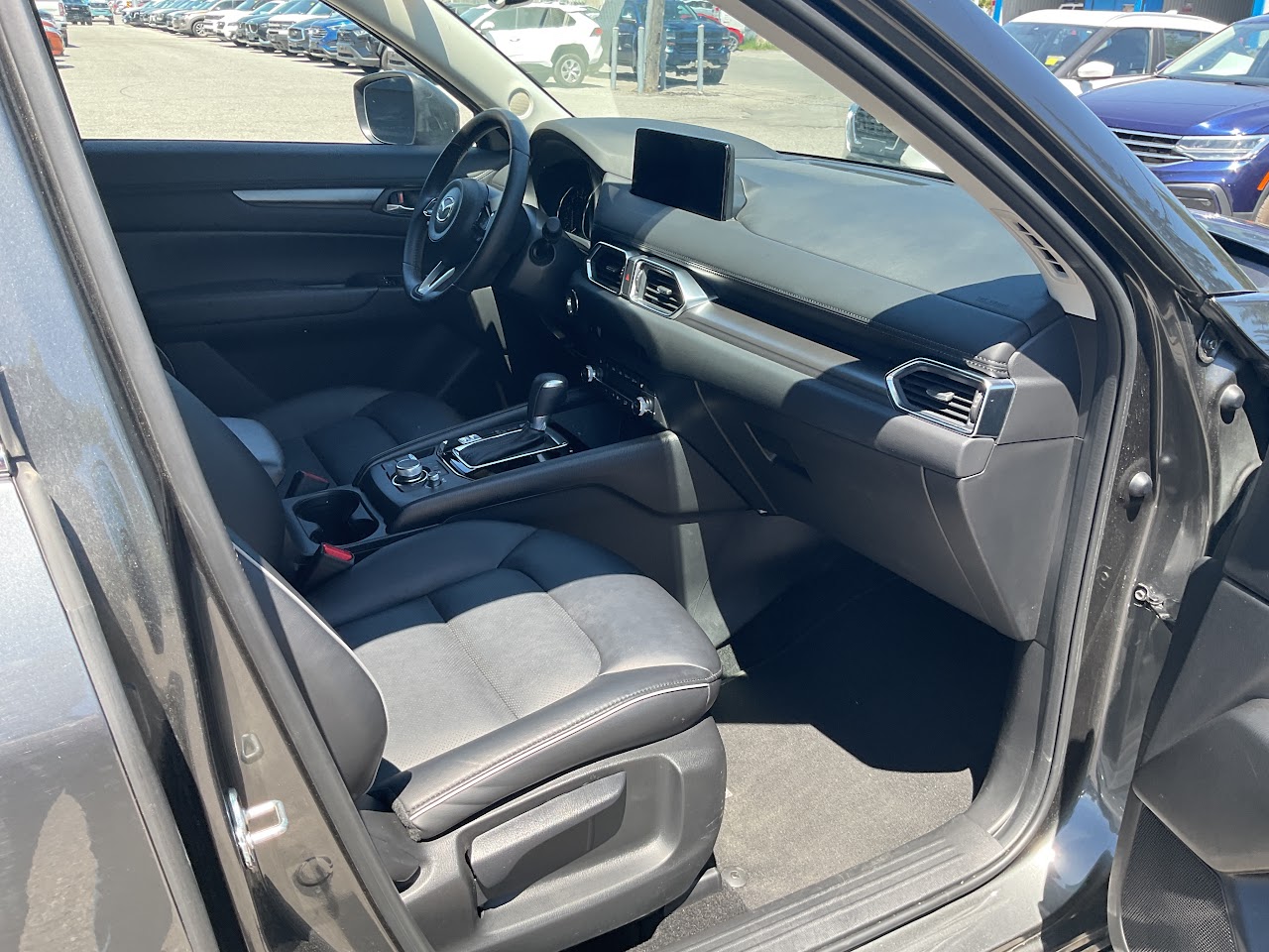 2025 Mazda CX-5 — photo 22 of 34