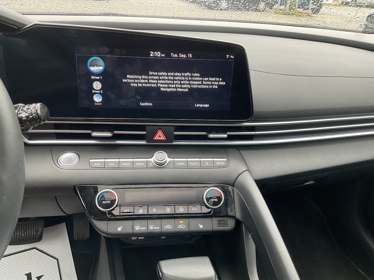 2025 Hyundai Elantra — photo 28 of 34