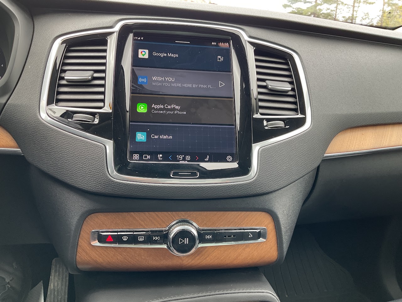2024 Volvo XC90 — photo 28 of 34
