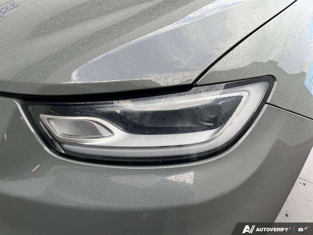 2023 Chrysler Pacifica — photo 8 of 25