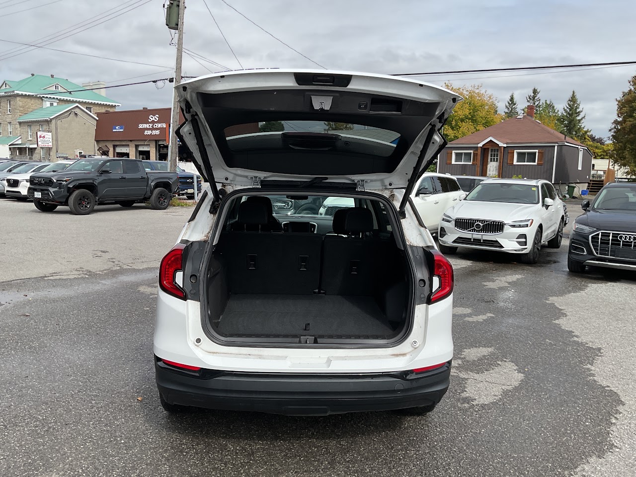 2022 GMC Terrain — photo 9 of 34