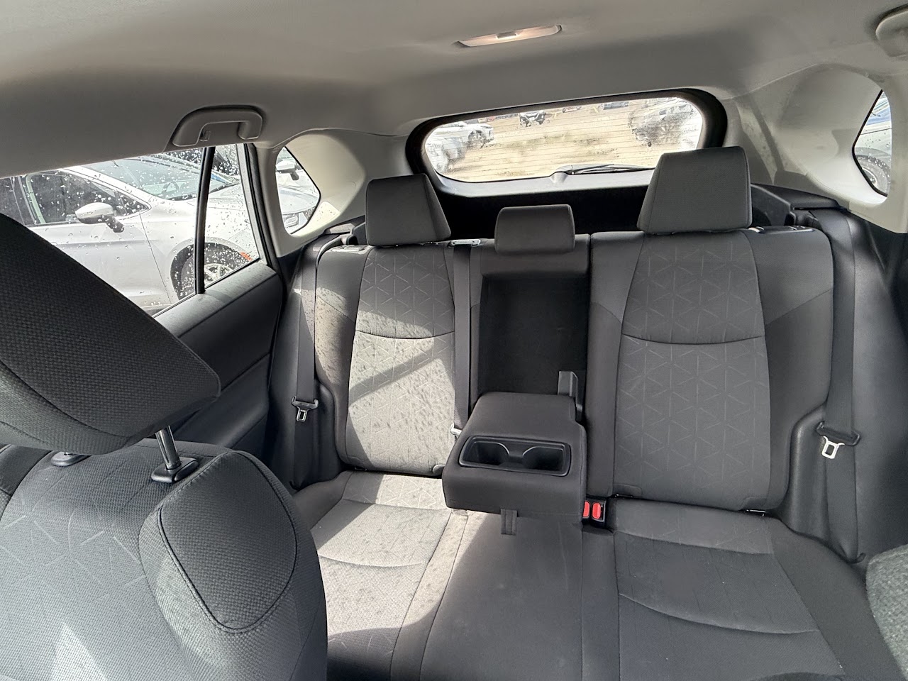 2025 Toyota RAV4 — photo 33 of 47
