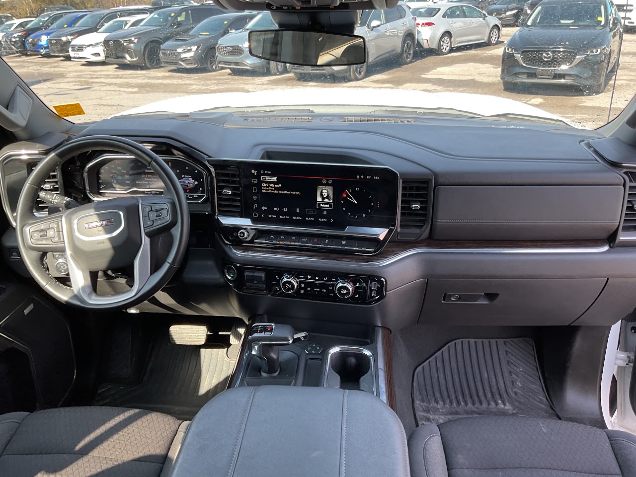 2024 GMC Sierra — photo 21 of 32