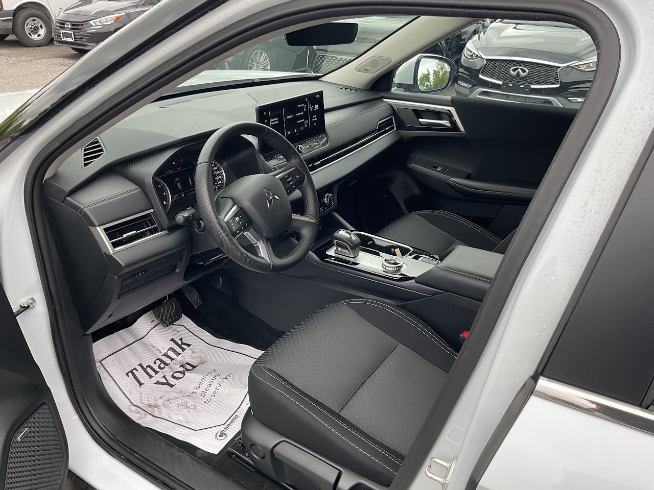 2025 Mitsubishi Outlander — photo 21 of 33