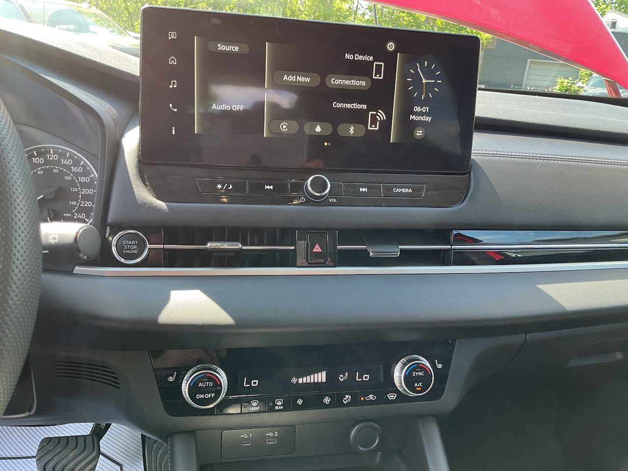 2025 Mitsubishi Outlander — photo 27 of 33