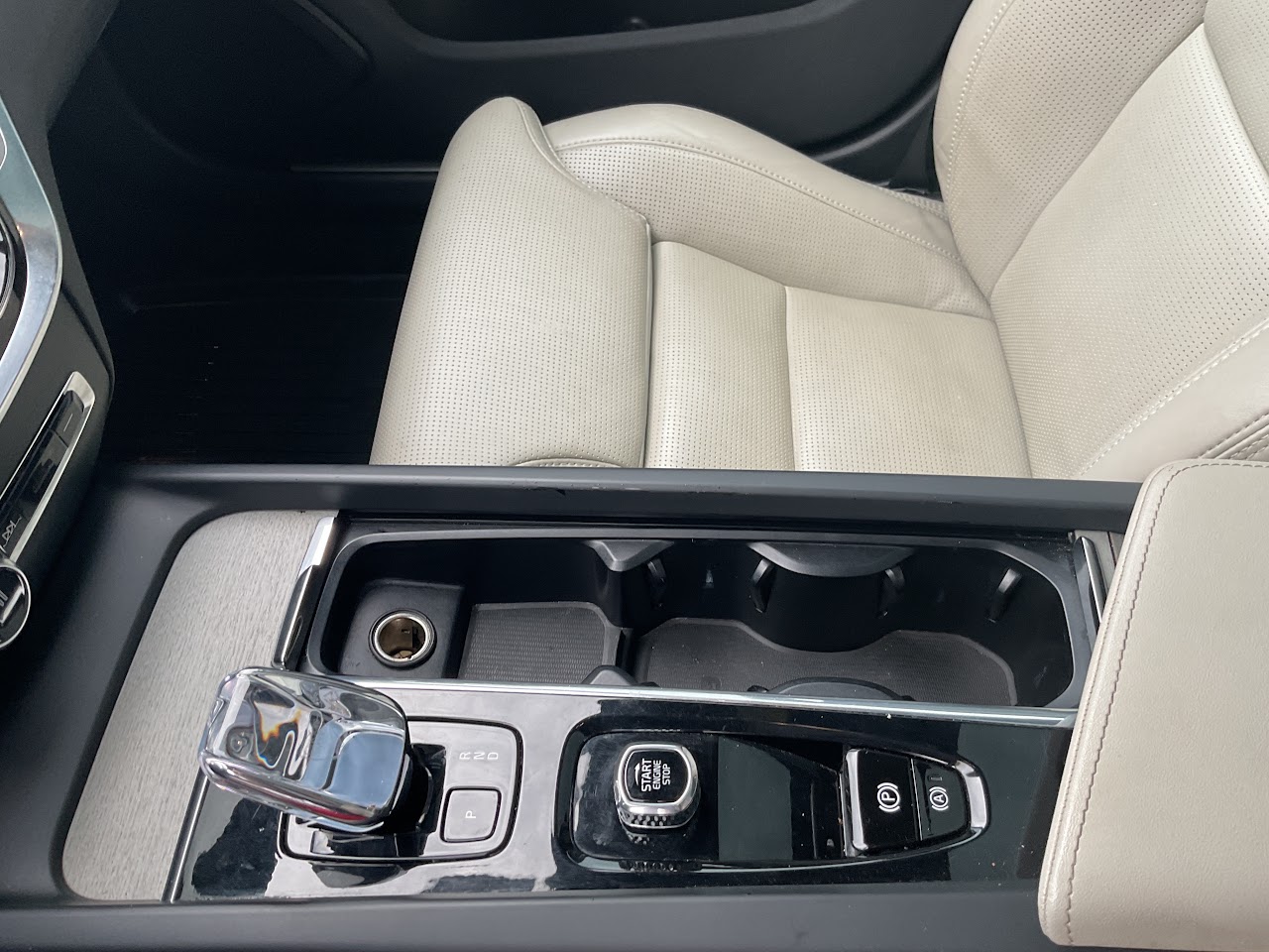 2024 Volvo V60 Cross Country — photo 29 de 34