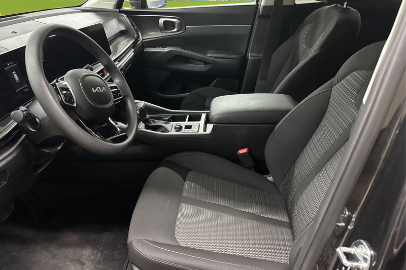 2025 Kia Sorento — photo 11 of 33