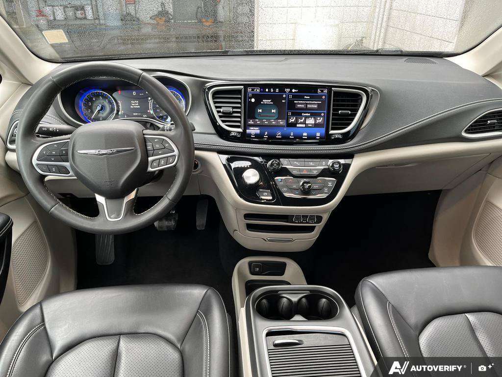 2023 Chrysler Pacifica — photo 24 of 25