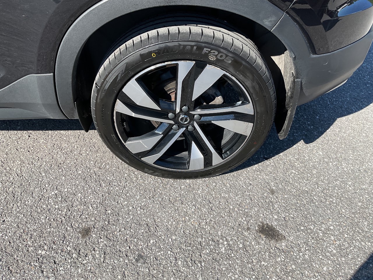 2024 Volvo XC40 — photo 12 of 34