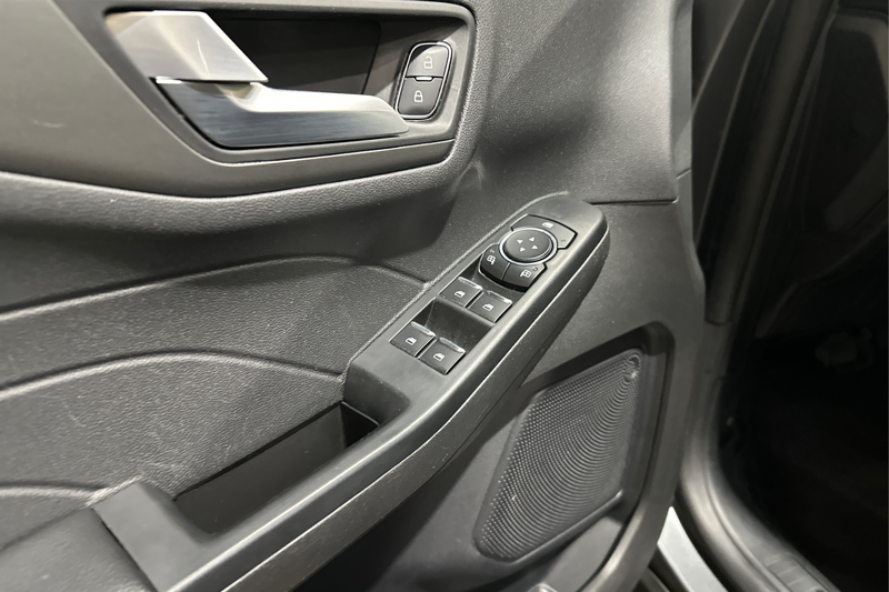 2025 Ford Escape Plug-in Hybrid — photo 32 of 35