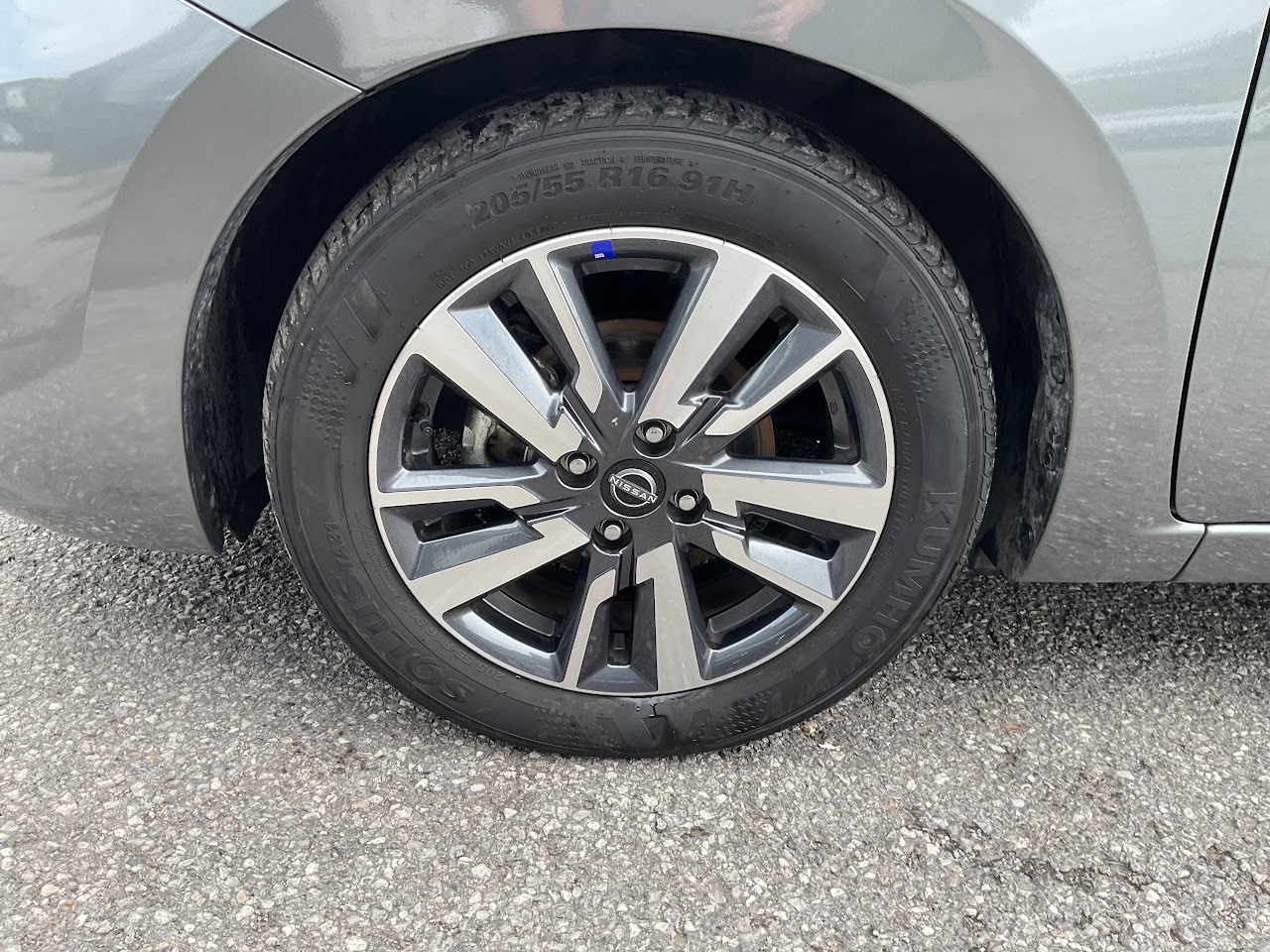 2025 Nissan Versa — photo 9 of 33