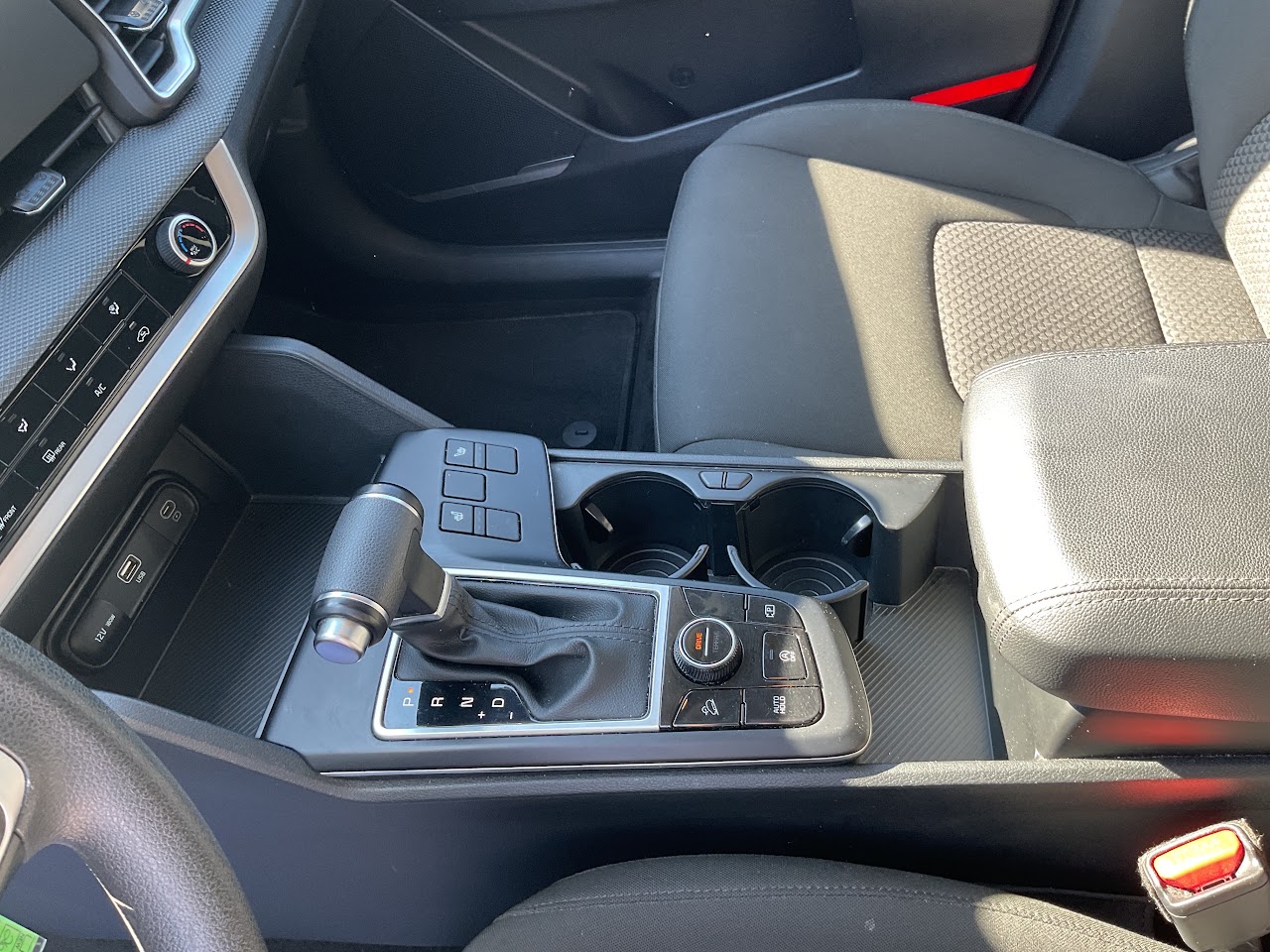 2025 Kia Sportage — photo 33 of 34