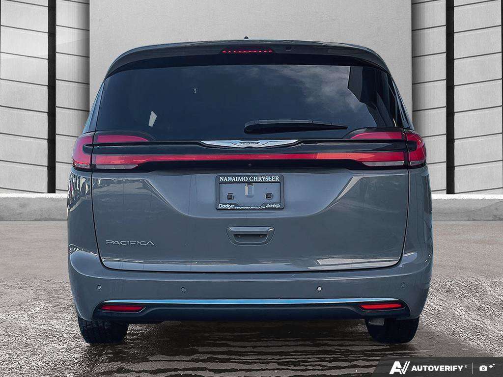 2023 Chrysler Pacifica — photo 5 of 25