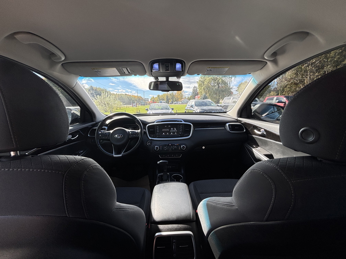 2018 Kia Sorento — photo 12 of 21