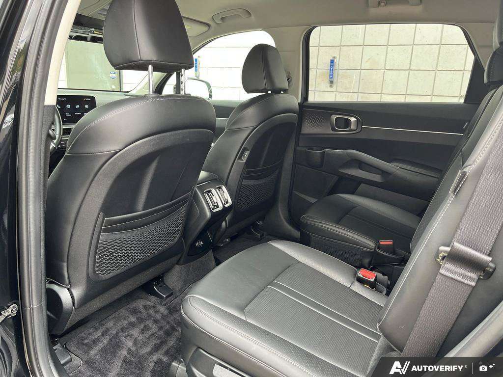 2025 Kia Sorento — photo 23 of 25
