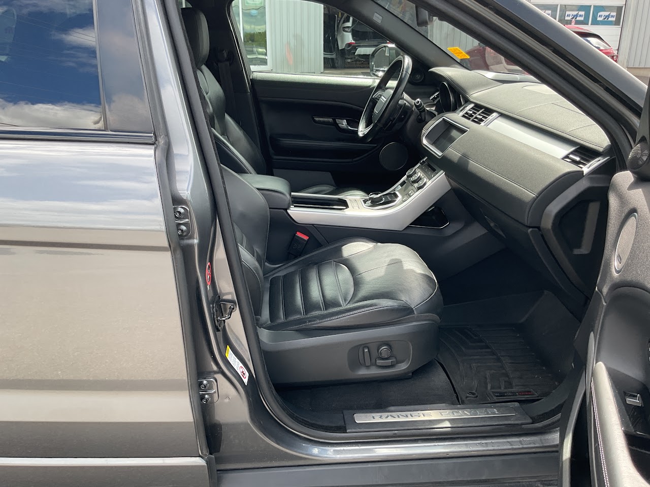 2017 Land Rover Range Rover Evoque — photo 19 of 36