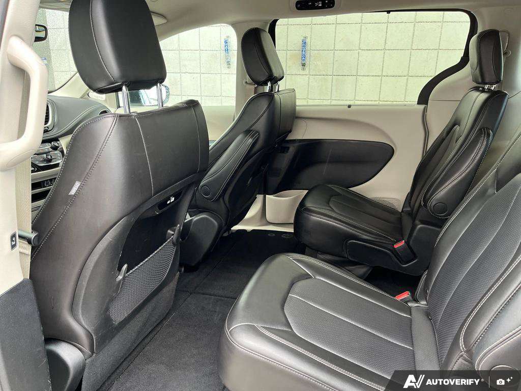 2023 Chrysler Pacifica — photo 23 of 25