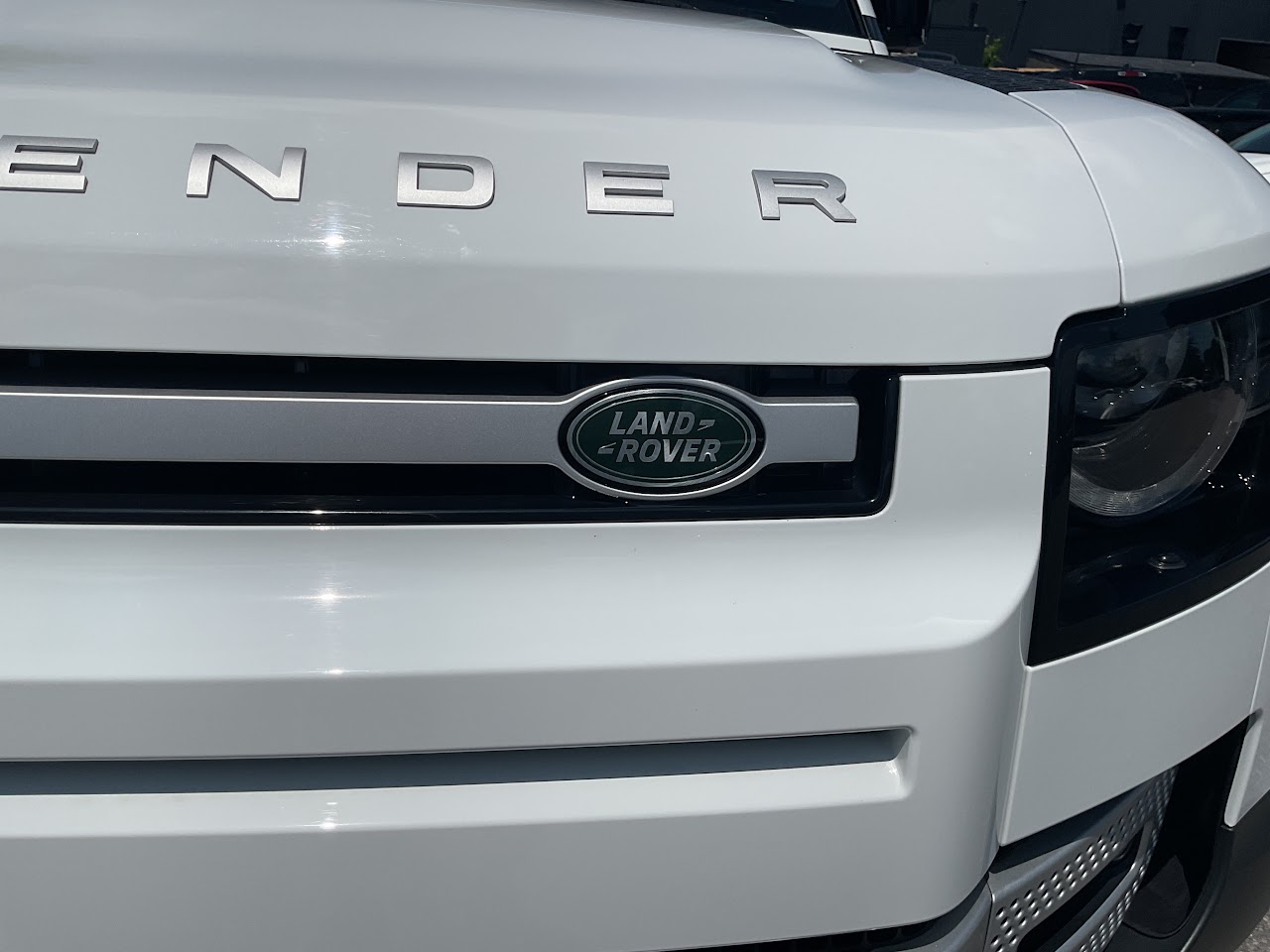 2024 Land Rover Defender — photo 20 of 34
