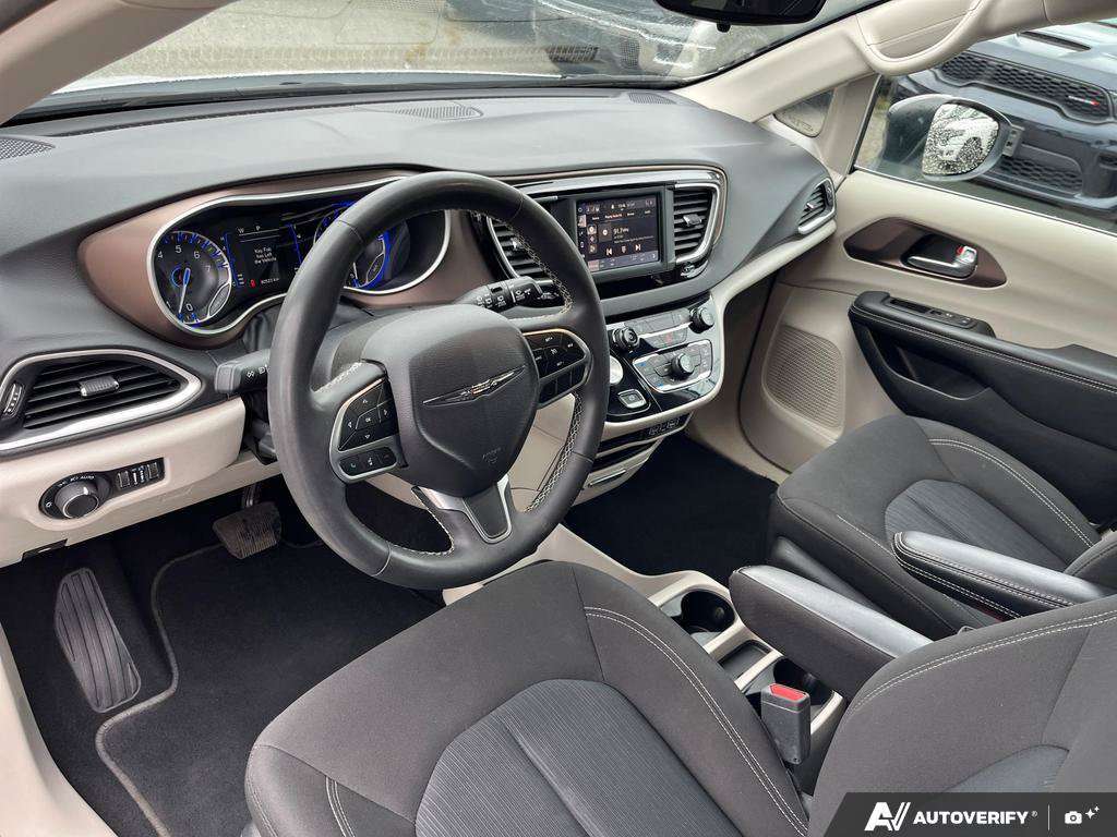 2024 Chrysler Grand Caravan — photo 13 of 25