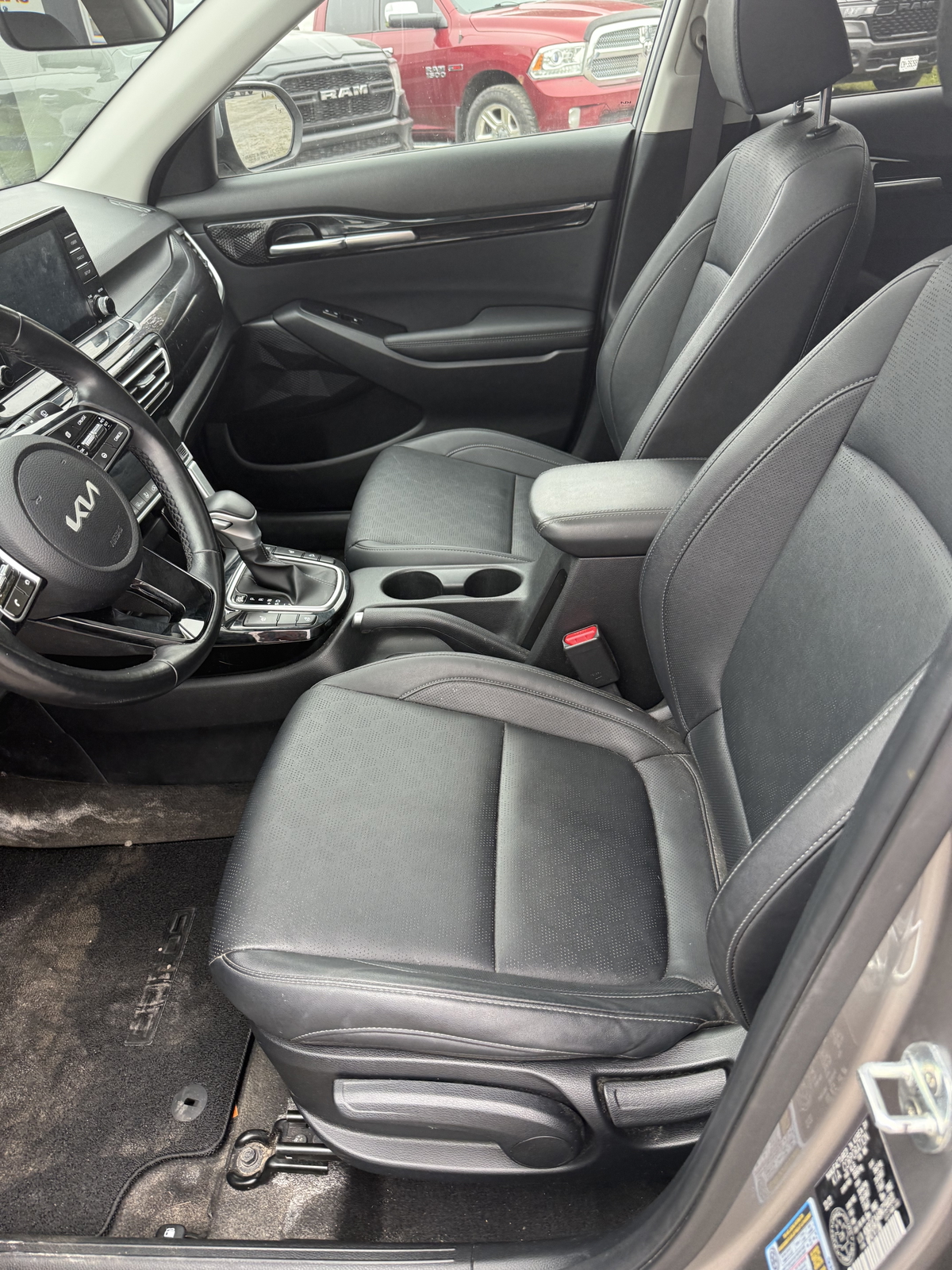 2022 Kia Seltos — photo 16 of 25