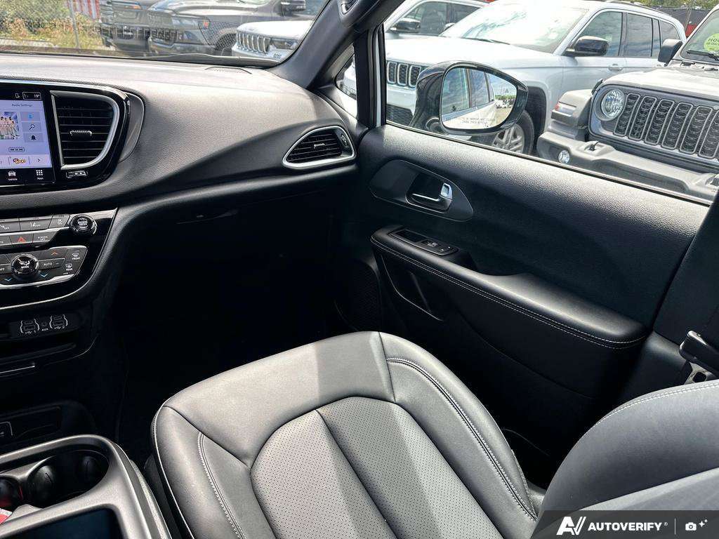 2025 Chrysler Grand Caravan — photo 25 of 25