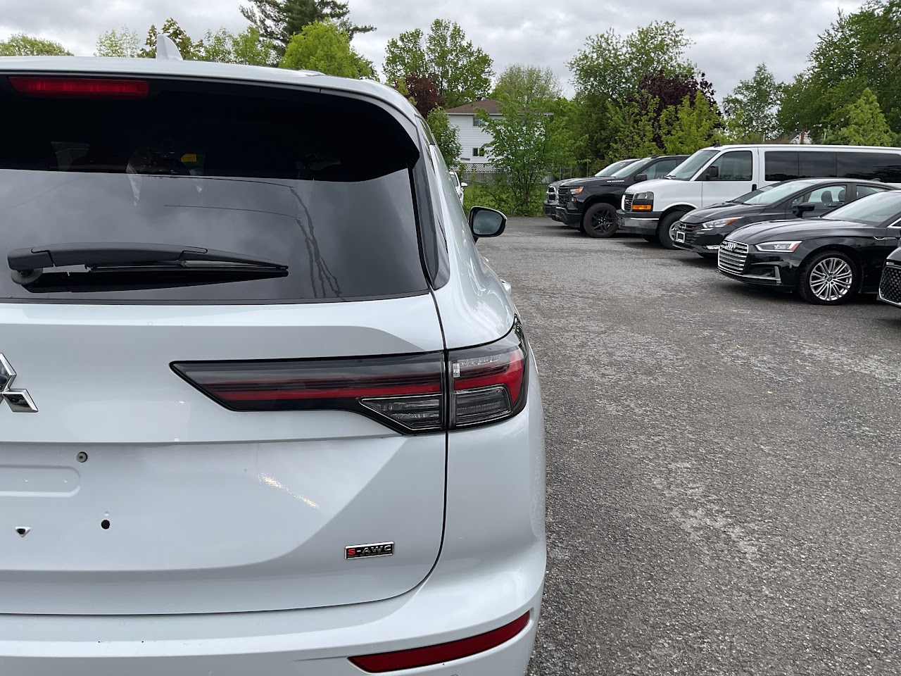 2025 Mitsubishi Outlander — photo 18 of 33