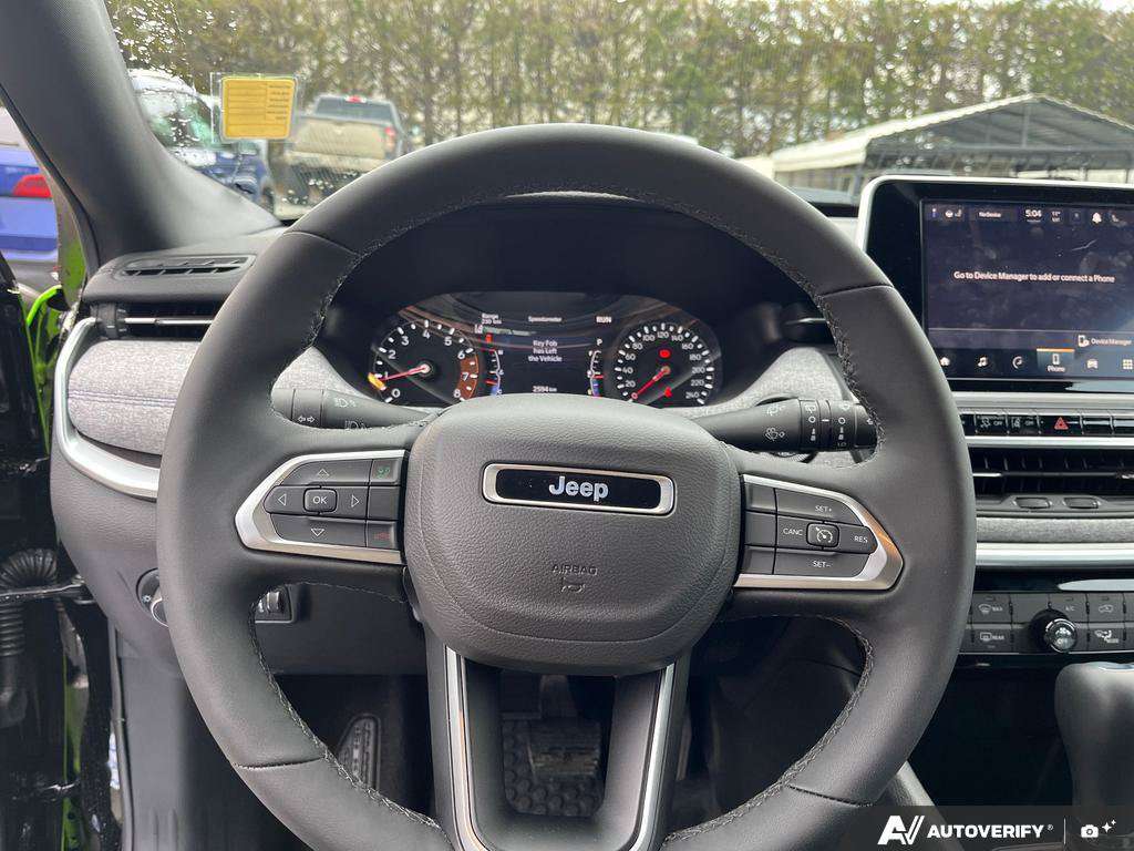 2025 Jeep Compass — photo 14 of 25