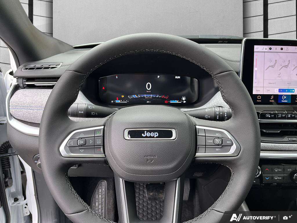 2025 Jeep Compass — photo 14 of 25