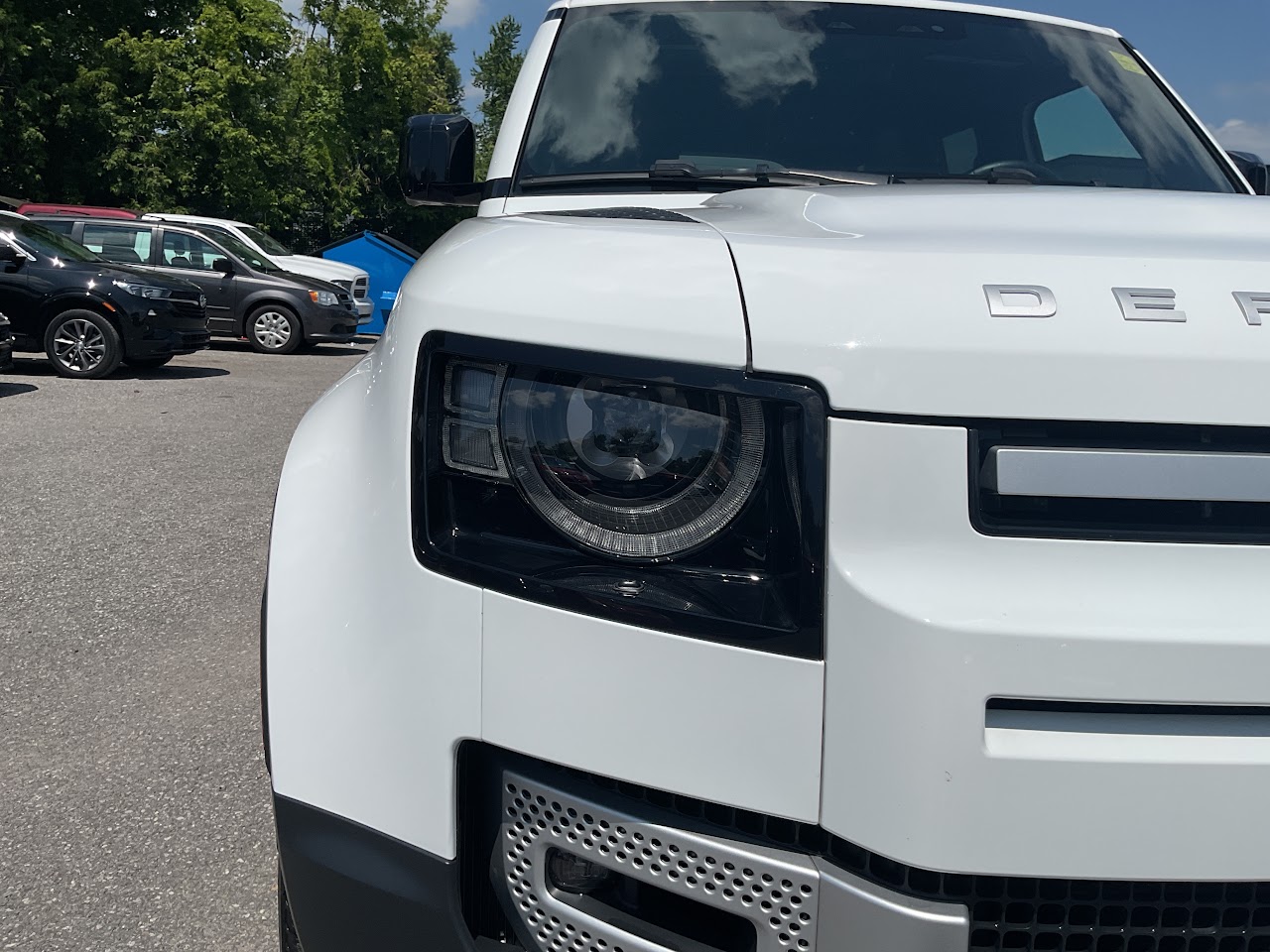 2024 Land Rover Defender — photo 16 of 34