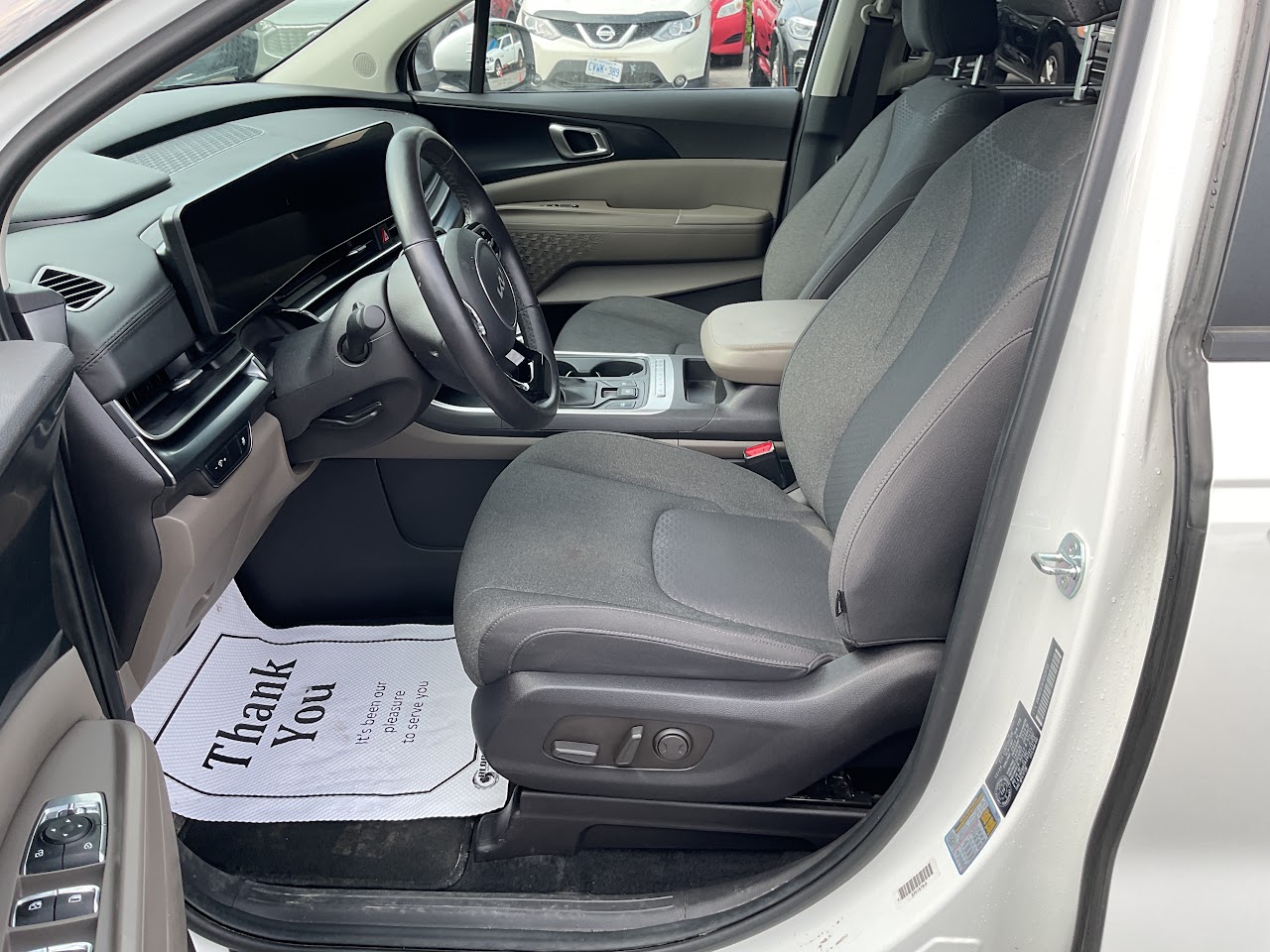 2025 Kia Carnival — photo 20 of 34