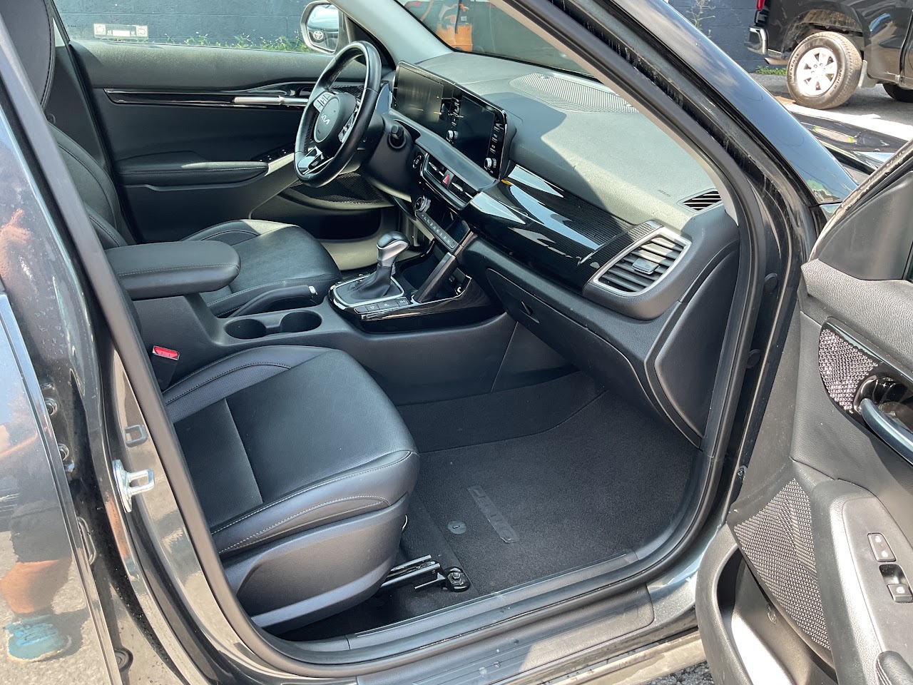 2025 Kia Seltos — photo 21 of 34