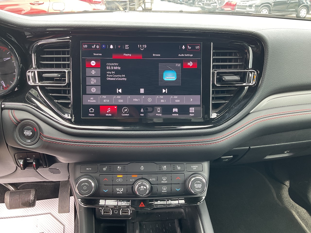 2025 Dodge Durango — photo 28 of 34