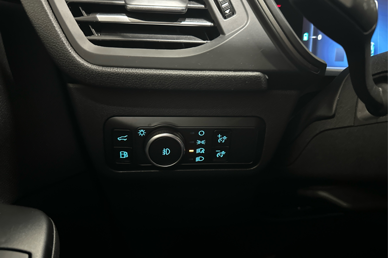 2025 Ford Escape Plug-in Hybrid — photo 16 of 28
