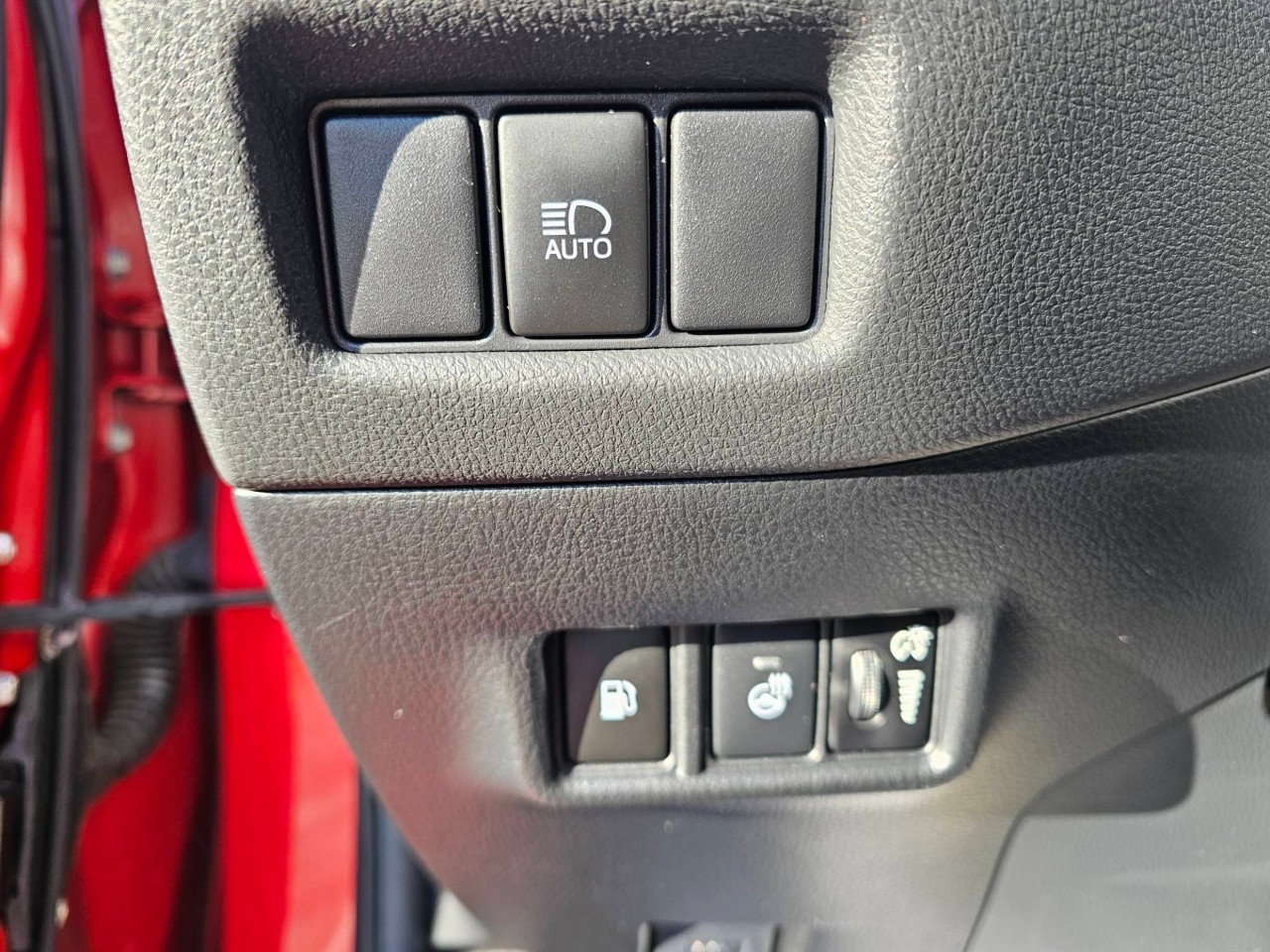 2021 Toyota C-HR — photo 15 of 22