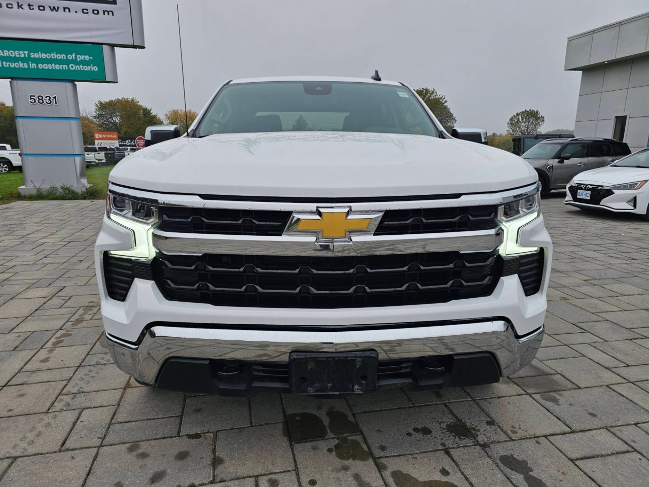 2025 Chevrolet Silverado 1500 — photo 10 of 24