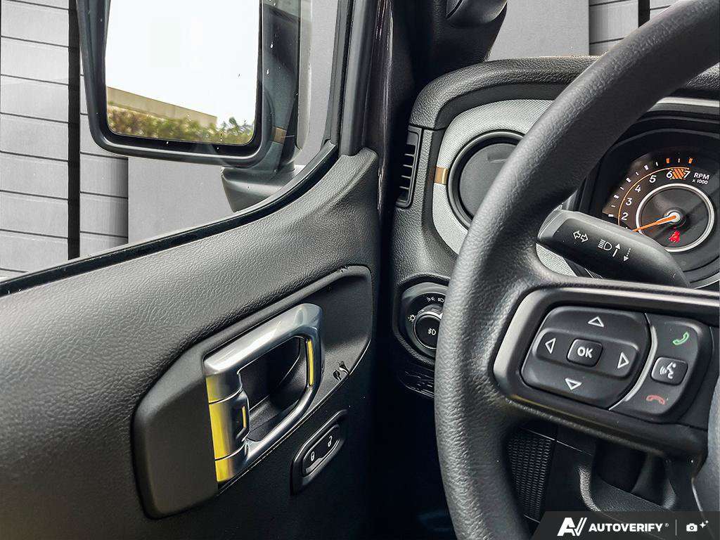 2026 Jeep Wrangler — photo 16 de 24