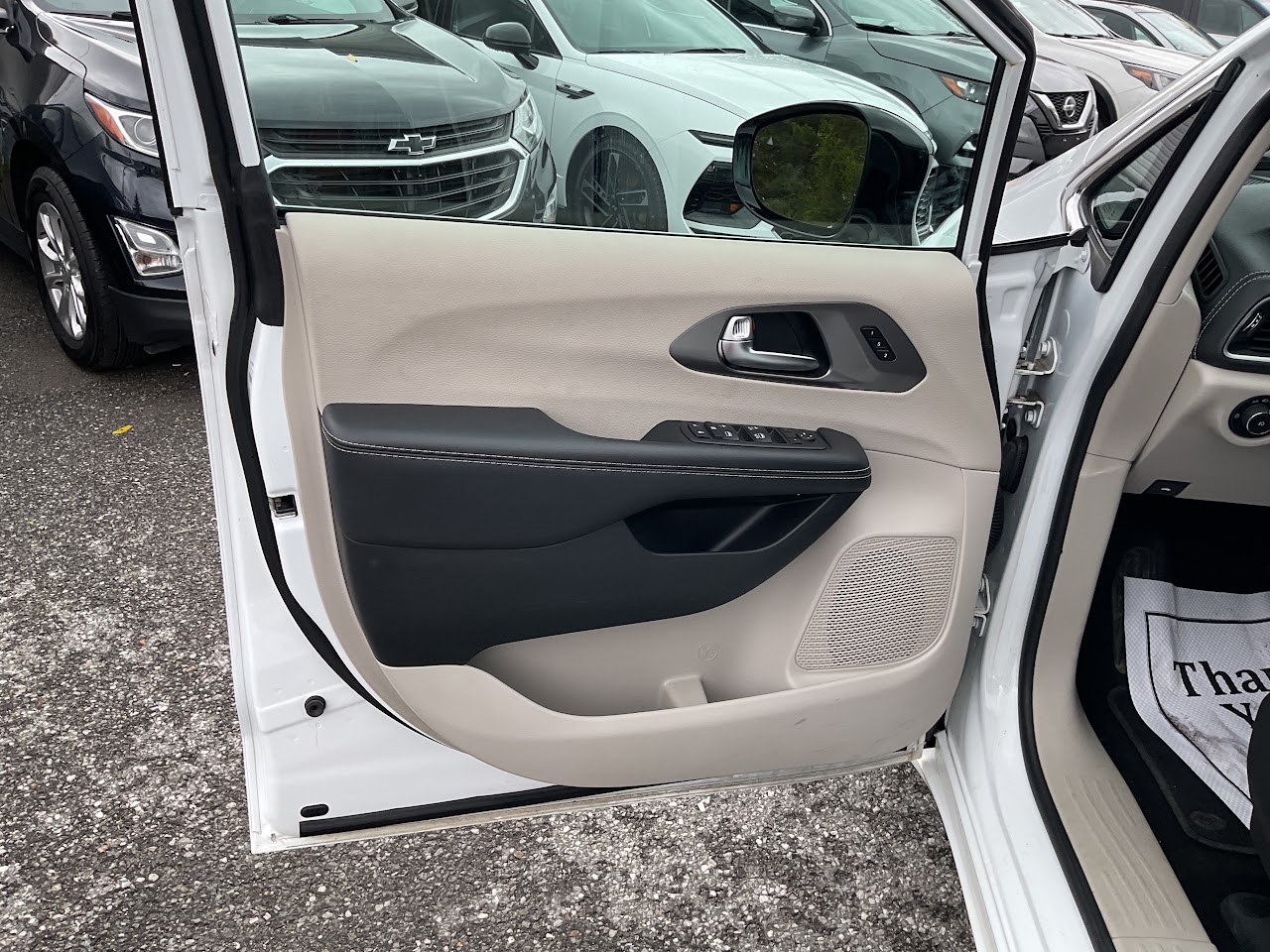 2024 Chrysler Pacifica — photo 25 of 35