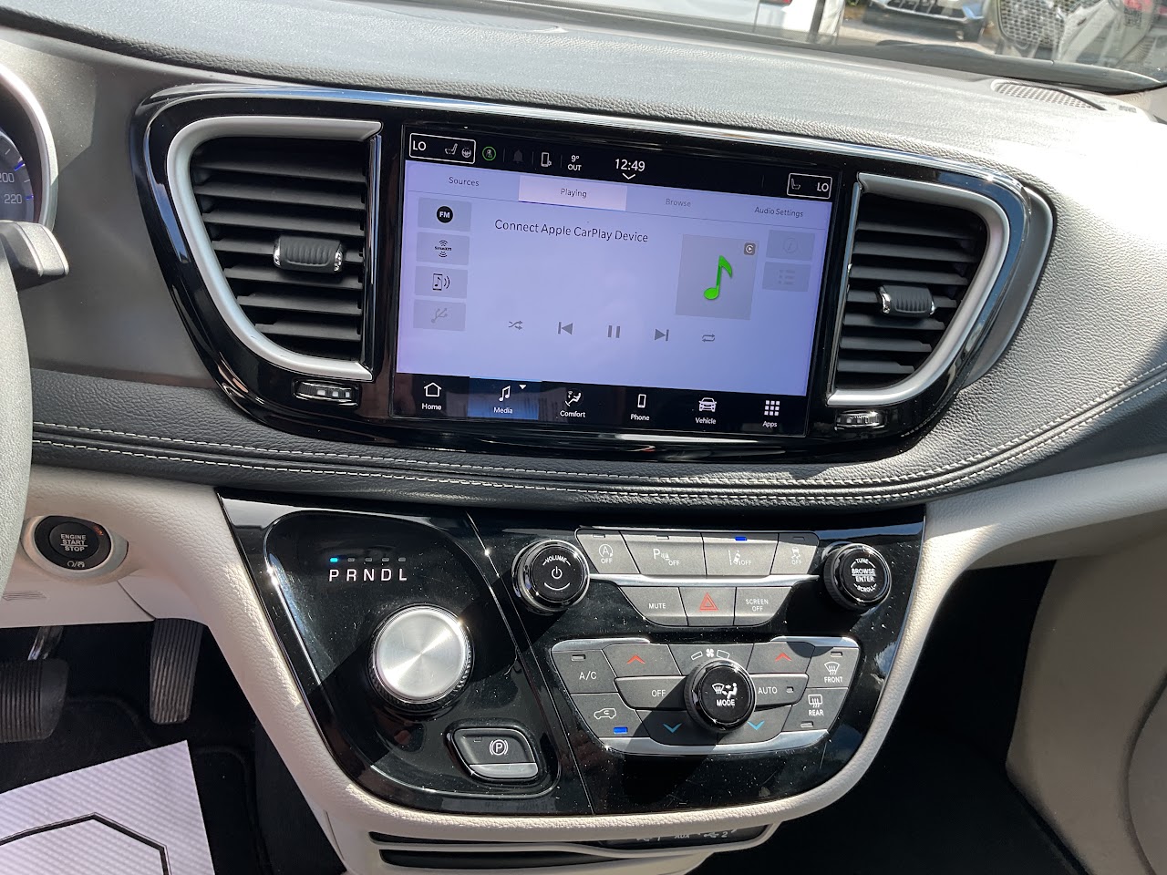 2024 Chrysler Pacifica — photo 28 of 34