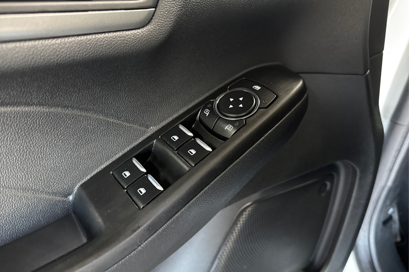 2025 Ford Escape — photo 30 of 33