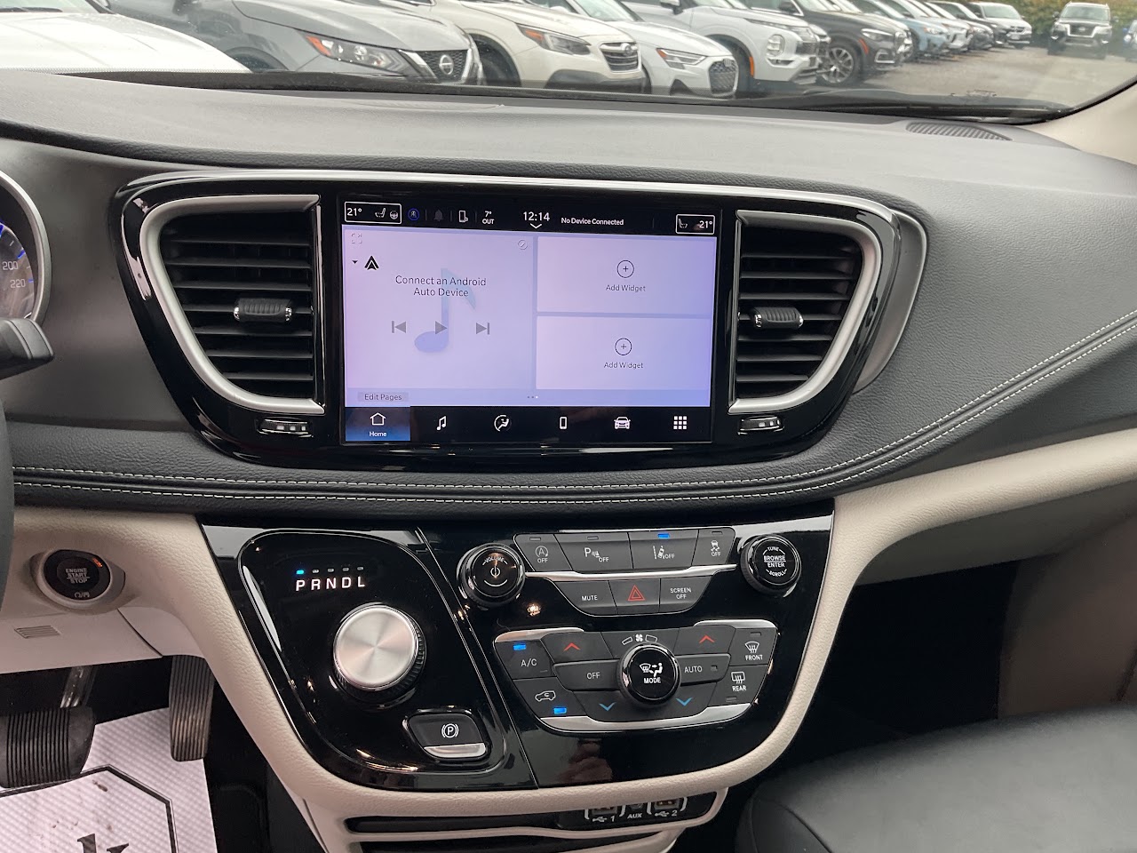 2024 Chrysler Pacifica — photo 27 of 35
