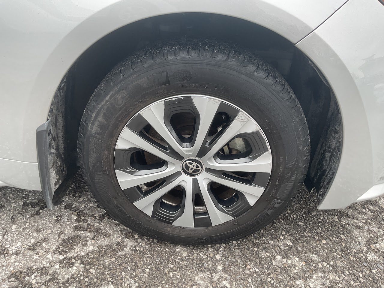 2025 Toyota Corolla — photo 12 of 34